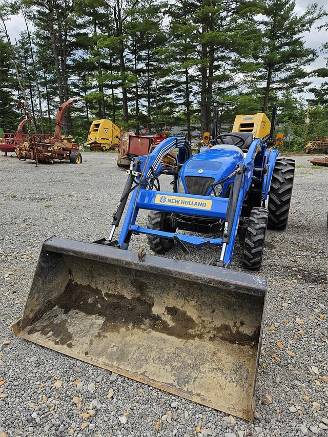 Image of New Holland Boomer 35 equipment image 2