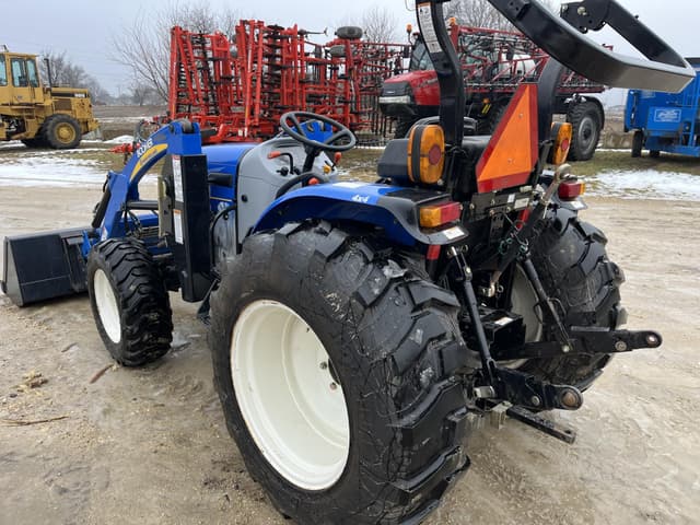 Image of New Holland Boomer 40 equipment image 4
