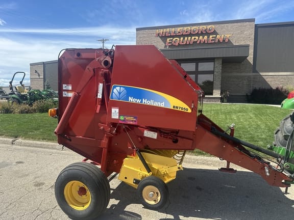 2012 New Holland BR7050 Equipment Image0