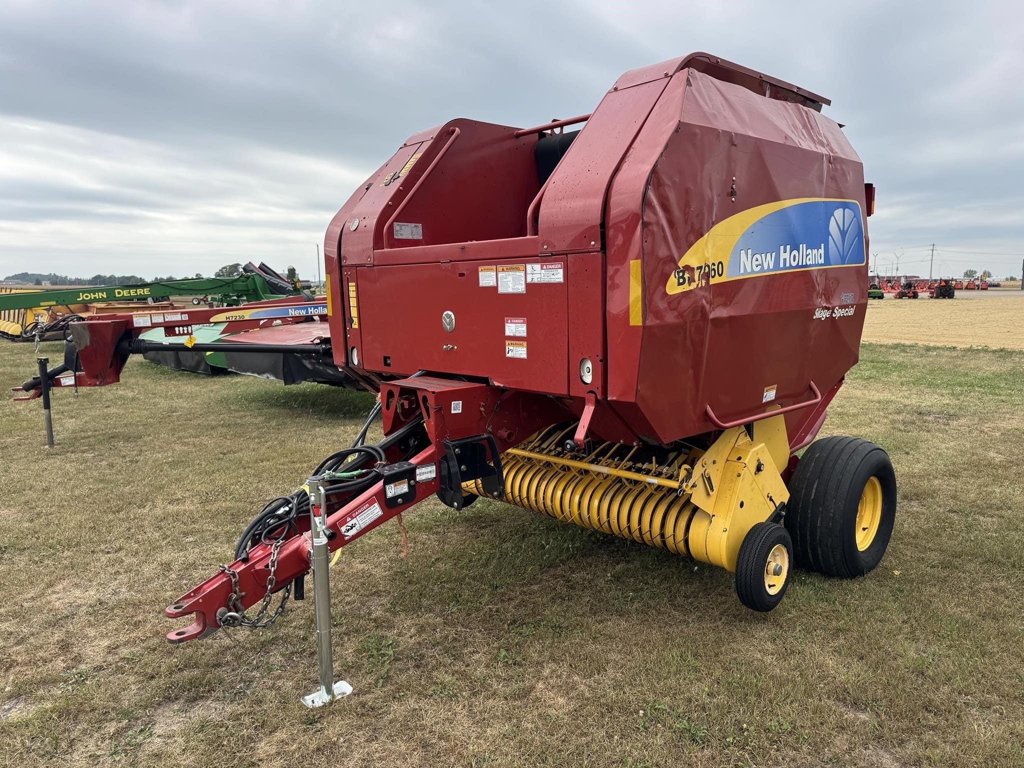 2012 New Holland BR7060 Equipment Image0