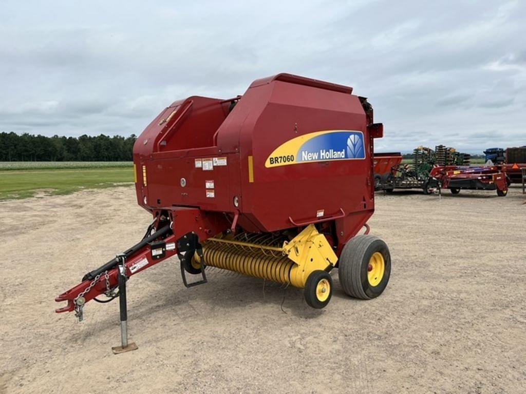 Image of New Holland BR7060 Image 1