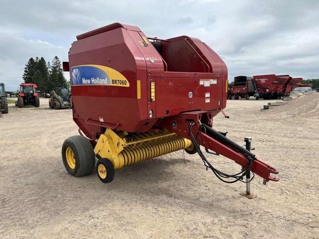 Image of New Holland BR7060 Image 0