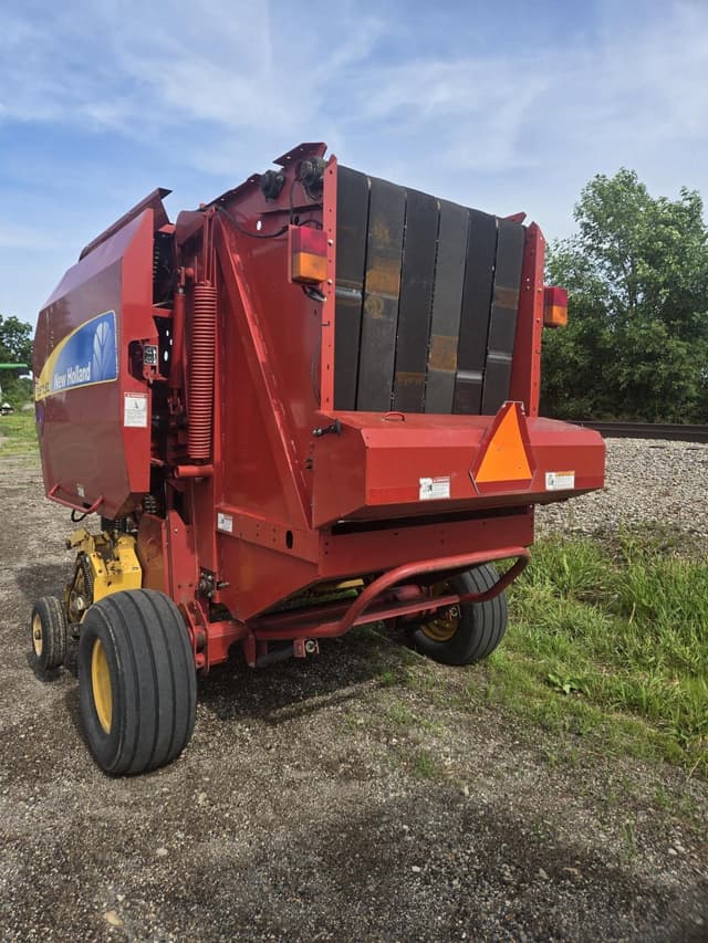 Image of New Holland BR7060 equipment image 1