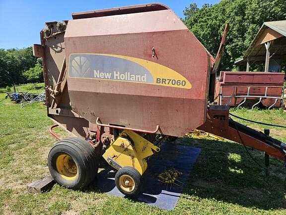 Image of New Holland BR7060 equipment image 4