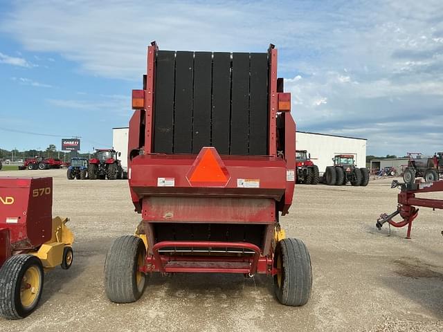 Image of New Holland BR7070 equipment image 4