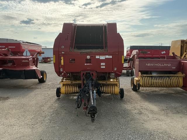 Image of New Holland BR7070 equipment image 1