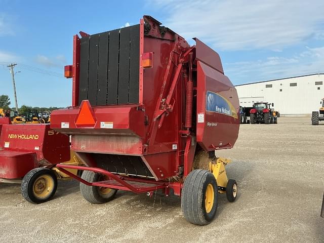 Image of New Holland BR7070 equipment image 3