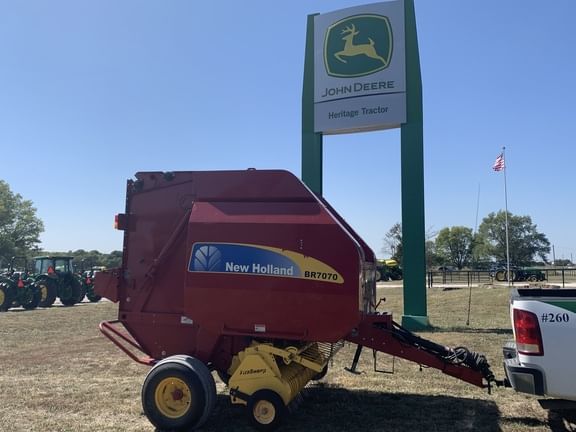 Main image New Holland BR7070