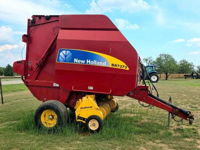 Image of New Holland BR7070 equipment image 1