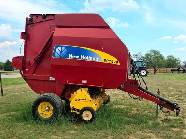 Image of New Holland BR7080 equipment image 1