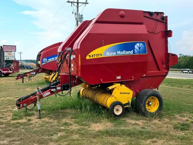 Image of New Holland BR7080 equipment image 4