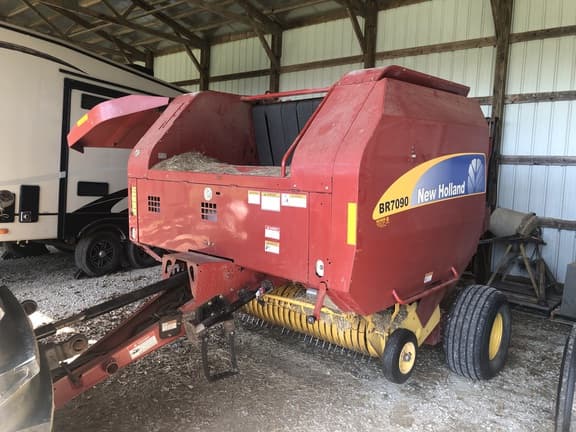 Image of New Holland BR7080 equipment image 2