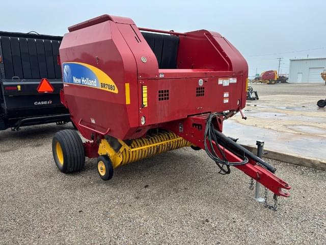 Image of New Holland BR7080 equipment image 2