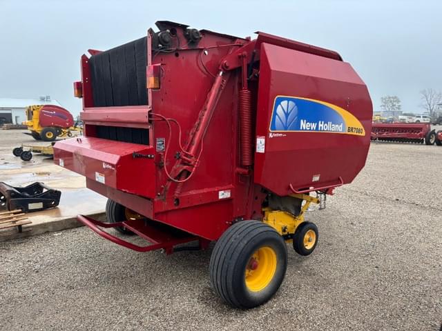 Image of New Holland BR7080 equipment image 3