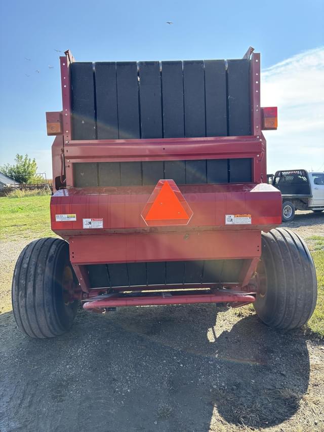 Image of New Holland BR7090 equipment image 2