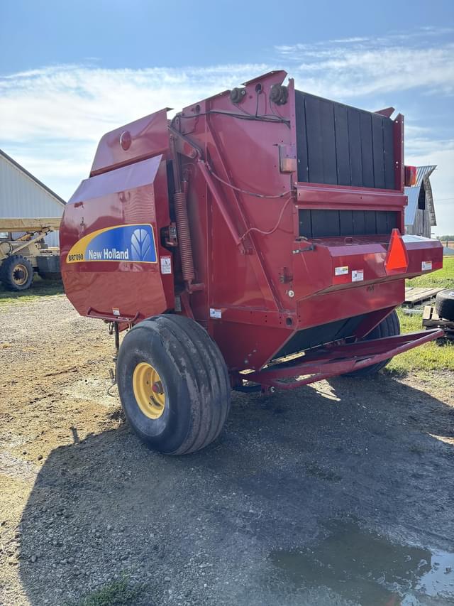 Image of New Holland BR7090 equipment image 1
