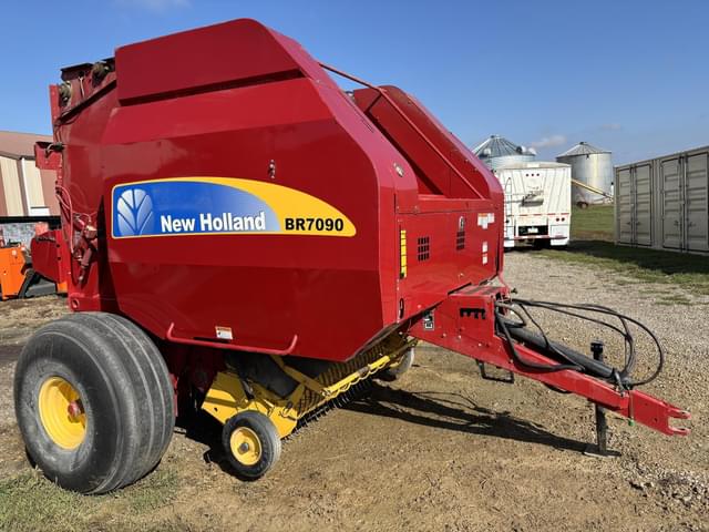 Image of New Holland BR7090 equipment image 4