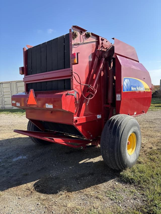 Image of New Holland BR7090 equipment image 3