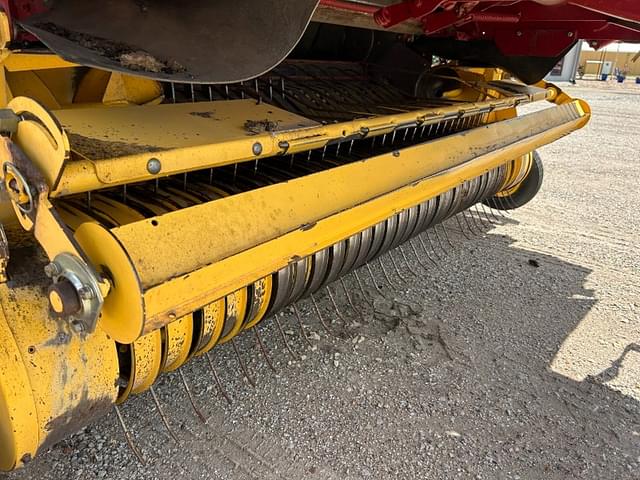 Image of New Holland BR7090 equipment image 2