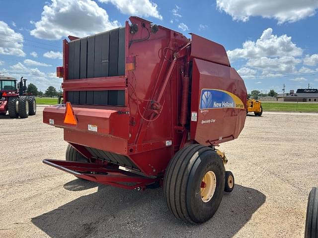 Image of New Holland BR7090 equipment image 3