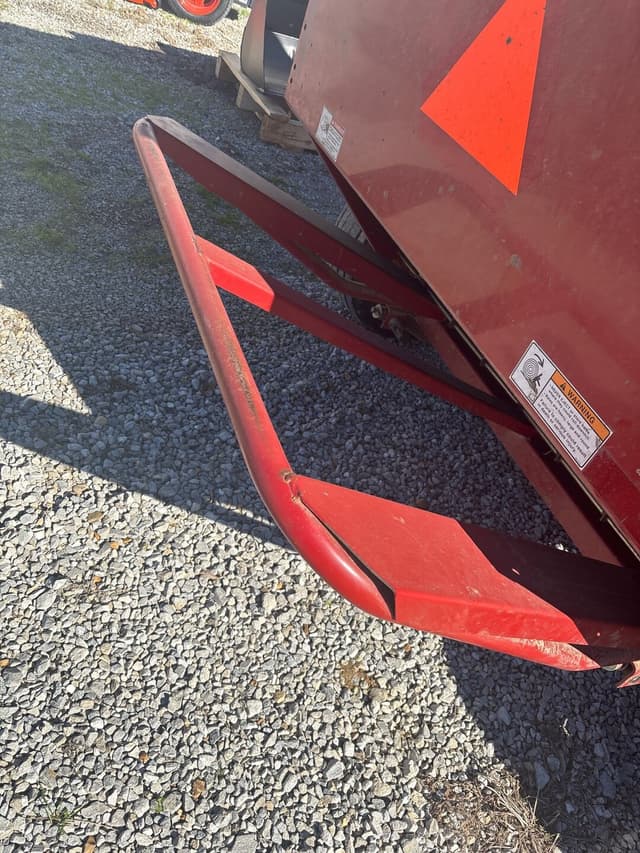 Image of New Holland BR7090 equipment image 1