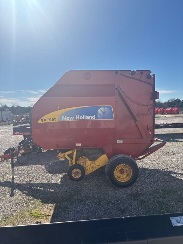 Image of New Holland BR7090 equipment image 3