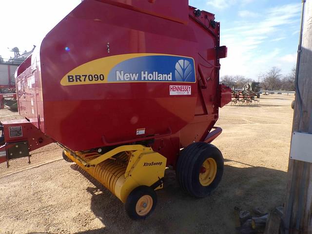 Image of New Holland BR7090 equipment image 3