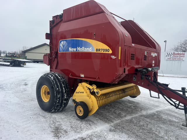 Image of New Holland BR7090 equipment image 1