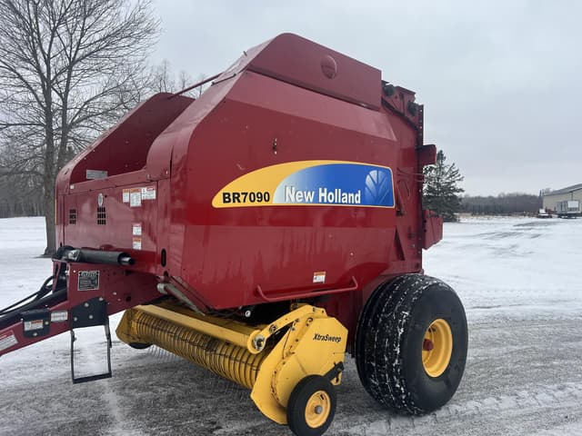 Image of New Holland BR7090 equipment image 2