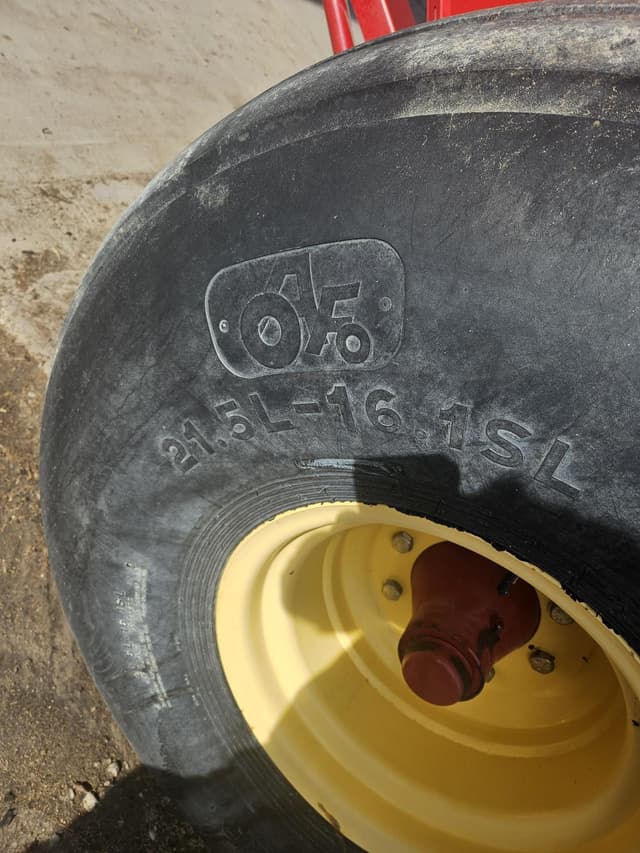 Image of New Holland BR7090 equipment image 2