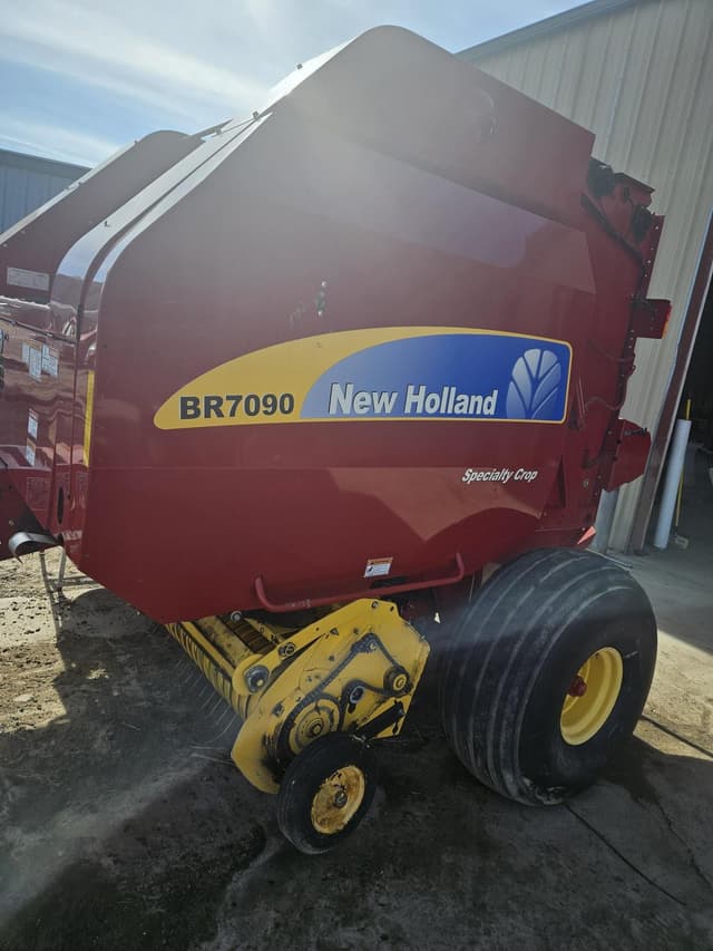 Image of New Holland BR7090 equipment image 4