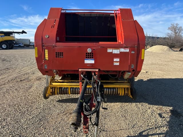 Image of New Holland BR7090 equipment image 1