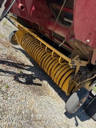 Image of New Holland BR7090 equipment image 4