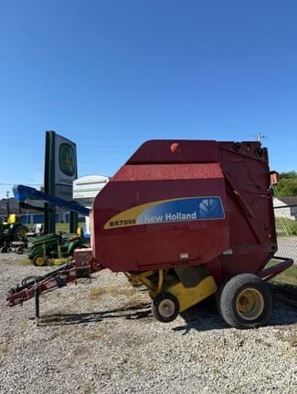 Image of New Holland BR7090 equipment image 3