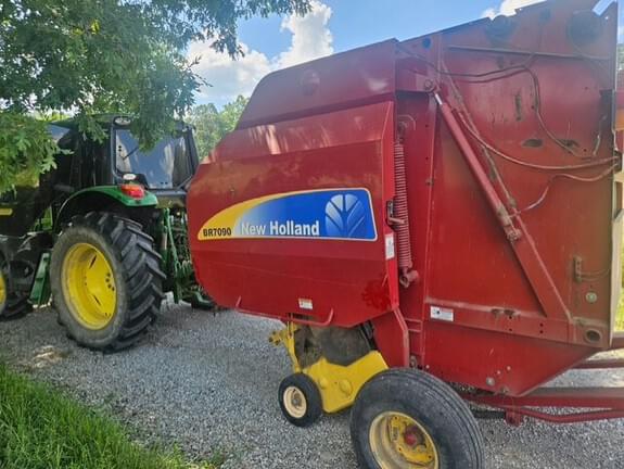 Image of New Holland BR7090 equipment image 2