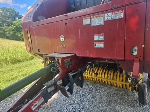 Image of New Holland BR7090 equipment image 1