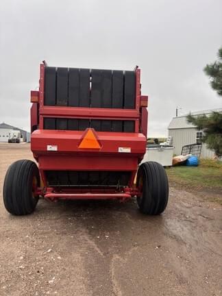 Image of New Holland BR7090 equipment image 3