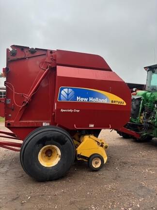 Image of New Holland BR7090 equipment image 1