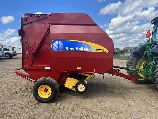 Image of New Holland BR7090 equipment image 4
