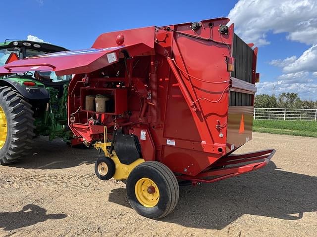 Image of New Holland BR7090 equipment image 2