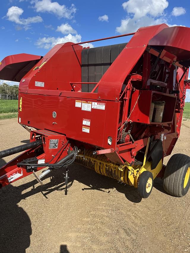 Image of New Holland BR7090 equipment image 1