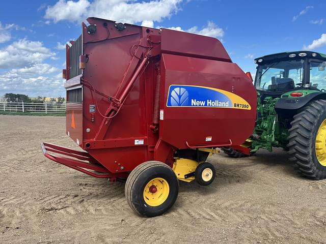 Image of New Holland BR7090 equipment image 3