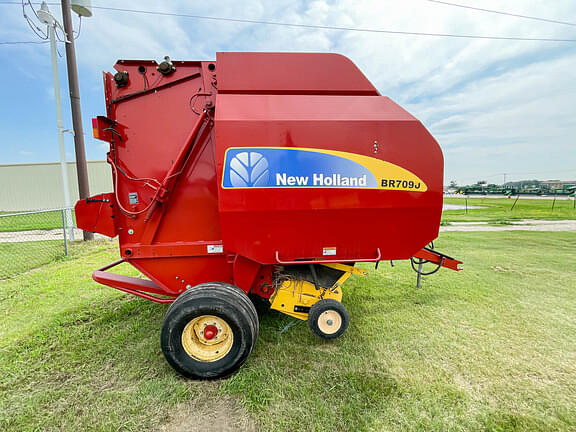 Image of New Holland BR7090 equipment image 3