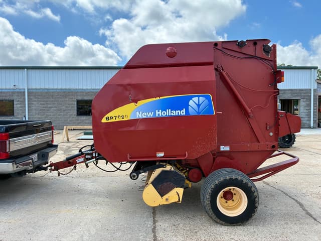 Image of New Holland BR7090 equipment image 1