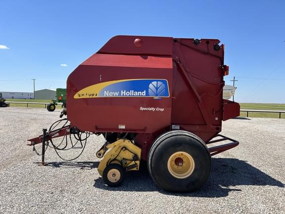 Image of New Holland BR7090 equipment image 1