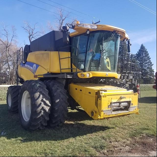 Image of New Holland CR6090 equipment image 1