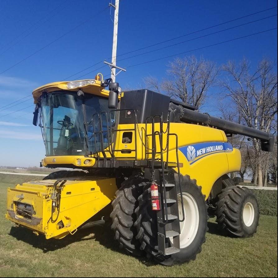 2012 New Holland CR6090 Equipment Image0