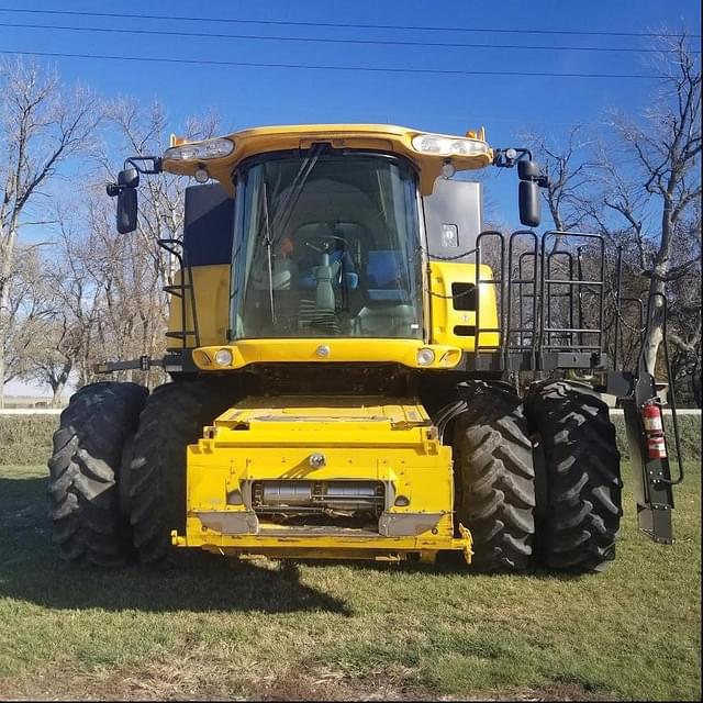 Image of New Holland CR6090 equipment image 4