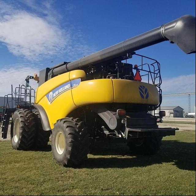 Image of New Holland CR6090 equipment image 2