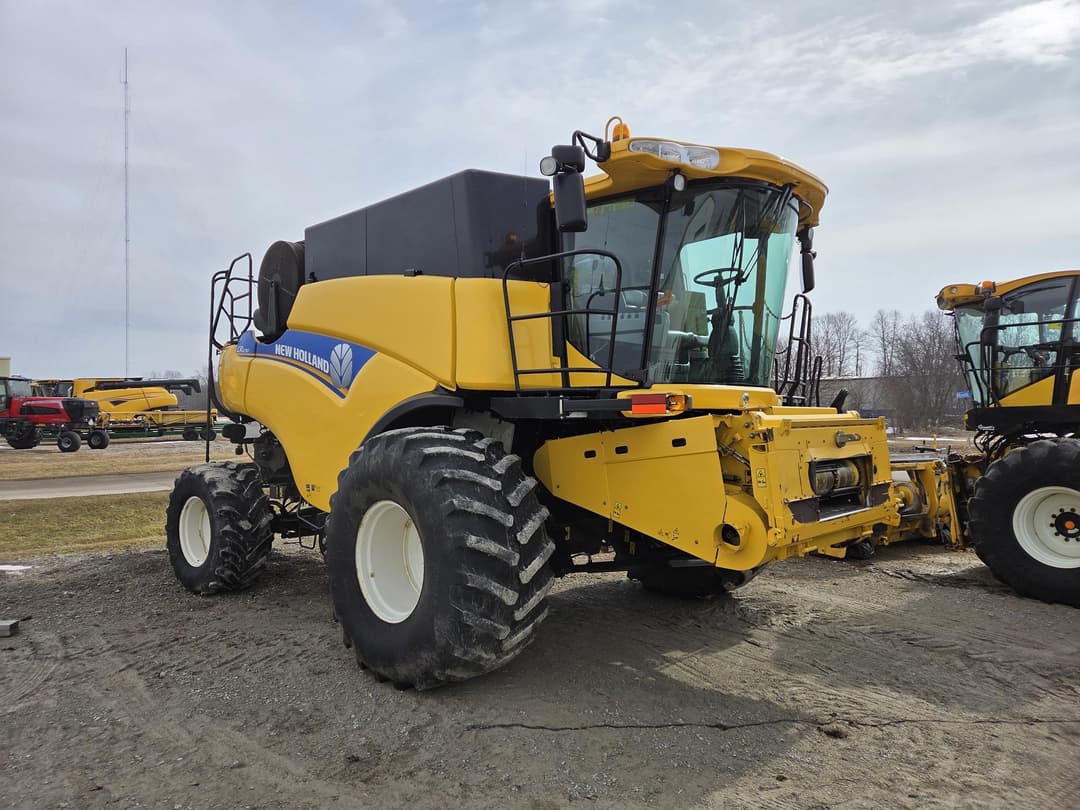 Image of New Holland CR6090 Image 0